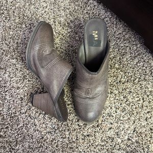 MIA grey speckled mules